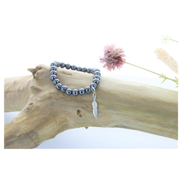 Bracelet Hématite Perles rondes 8 mm et Breloque Plume