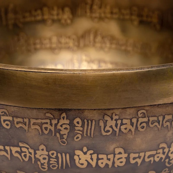 Bol chant. Tibet gravé main -- 2150-2400 g； 30x11 cm