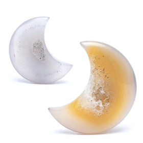 Agate en forme de lune avec cristallisation -- 4cm