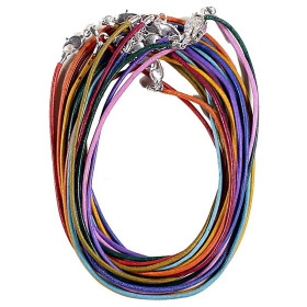 Collier en cuir avec fermoir à homard multicolore -- 45 cm