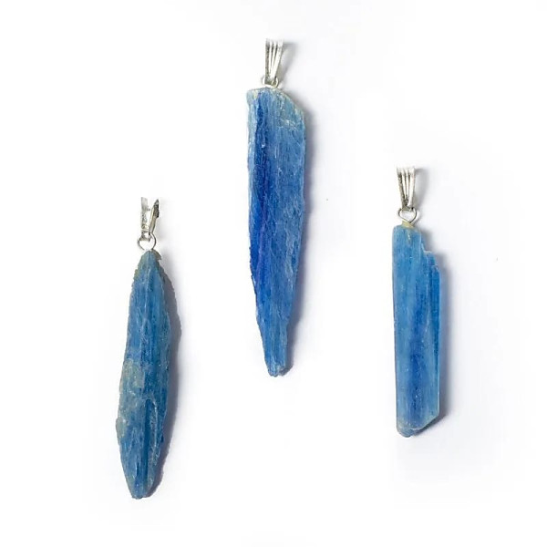 Pendentif pierre précieuse kyanite bleue brute -- ±3.5cm