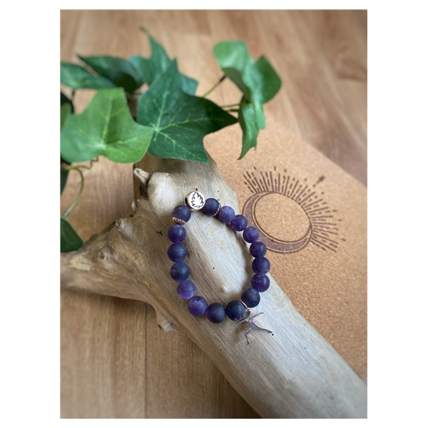 Bracelet Améthyste Perles rondes 10 mm Breloque Yoga Guerrier