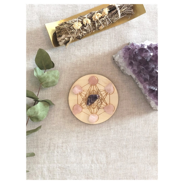 Socle de rechargement en bois Cube de Métatron gravé 10 cm