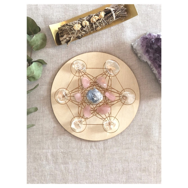 Socle de rechargement en bois Cube de Métatron gravé 20 cm