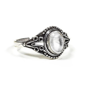 Bague avec cristal de roche -- 0.7cm