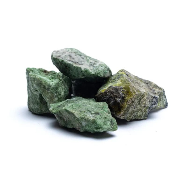 Quartz vert brute avec diopside -- ±3-8 cm； ±1000 g