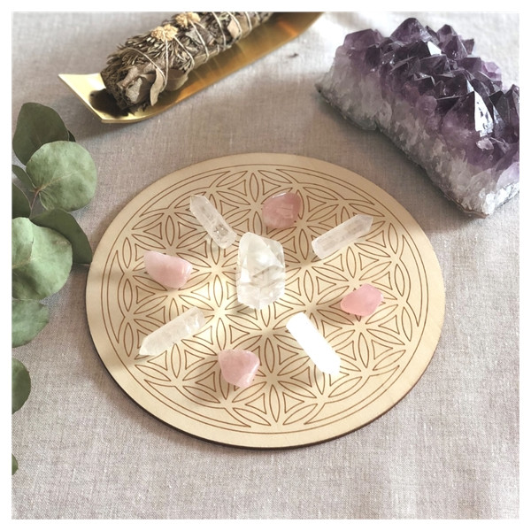 Socle de rechargement en bois Fleur de Vie gravée 20 cm