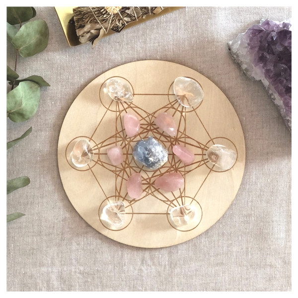 Socle de rechargement en bois Cube de Métatron gravé 20 cm