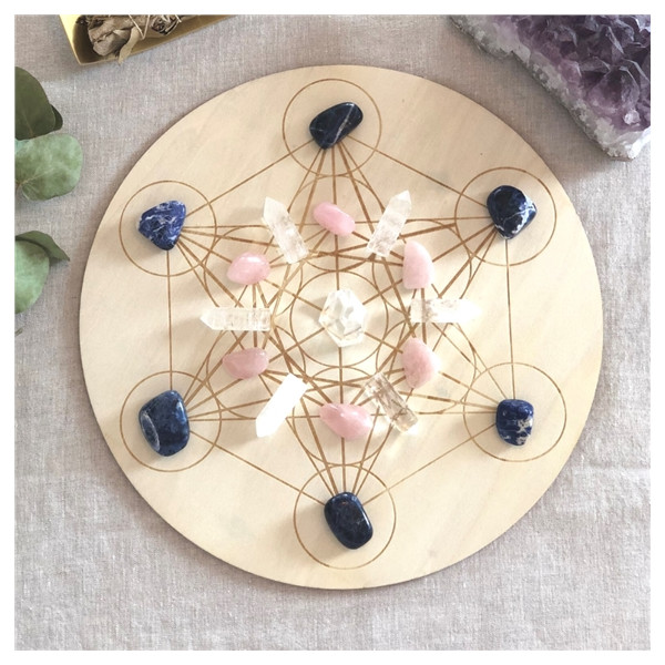 Socle de rechargement en bois Cube de Métatron gravé 30 cm