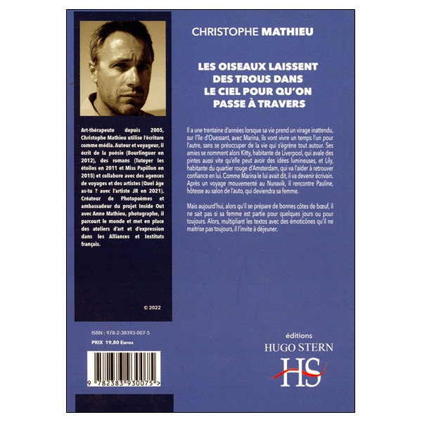 Les oiseaux laissent des trous dans le ciel pour qu'on passe à travers