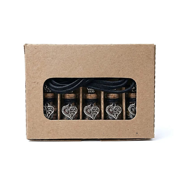 Fiole cadeau en verre sur corde tourmaline et coeur -- 3,6 cm