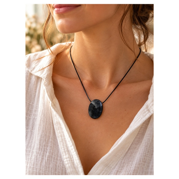 Collier Tourmaline Noire Pierre ovale percée Cordon noir